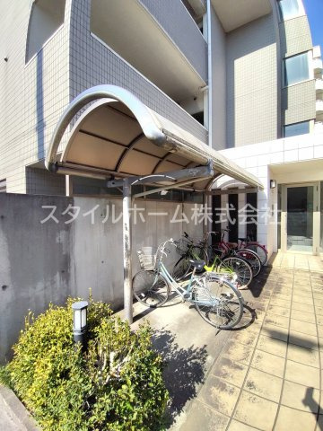 サンフレアの駐車場|別部屋写真です。