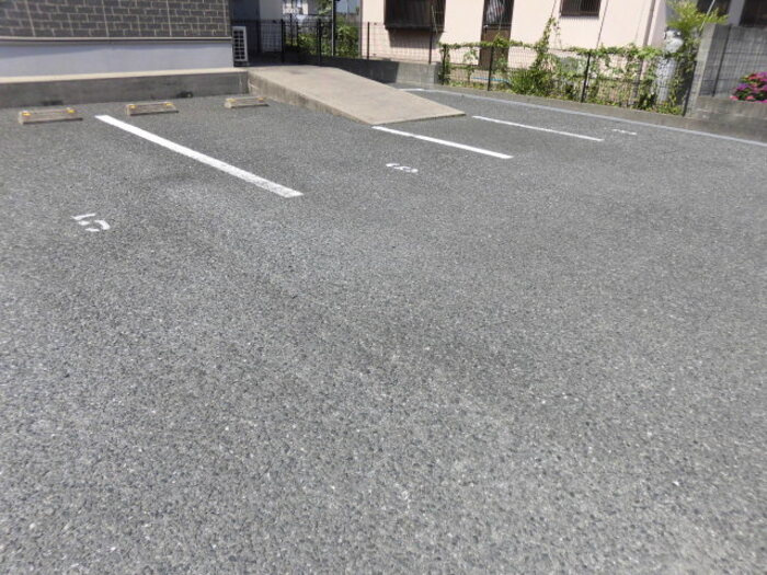 クレセントモアの駐車場|駐車場完備です
