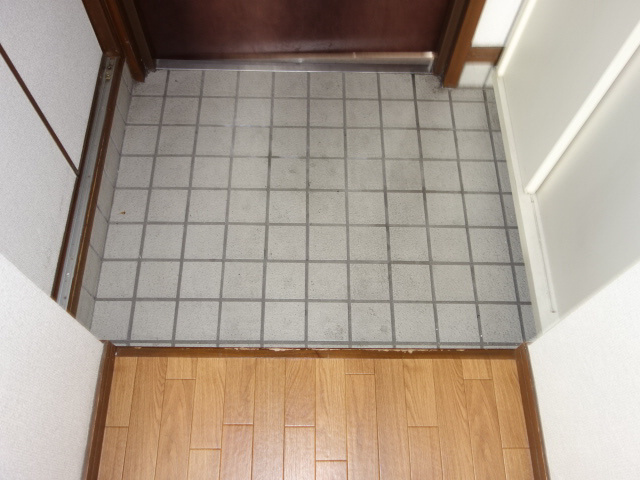 ルミエールＳＡＴＯＨの玄関