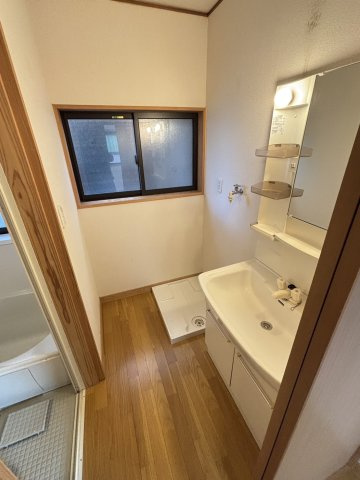 助川戸建の洗面所