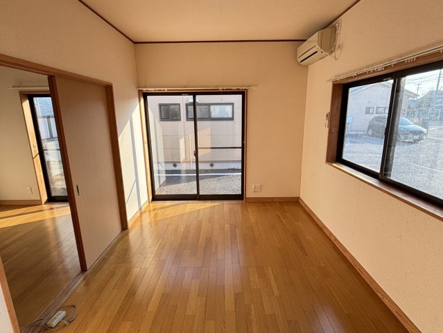 助川戸建の居間・リビング