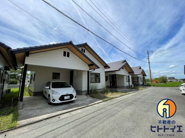 メゾンつつみの駐車場