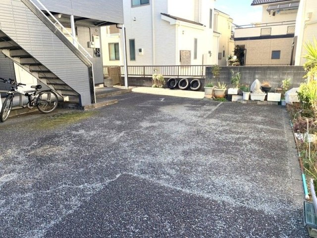 エステートピア高野 の駐車場