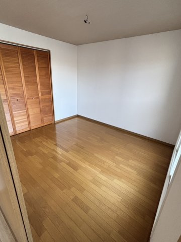 ヒーローマンション・桂の洋室