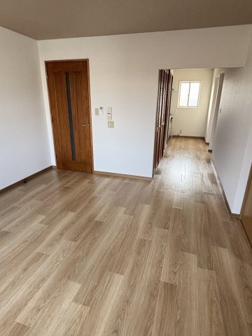 ヒーローマンション・桂の居間・リビング