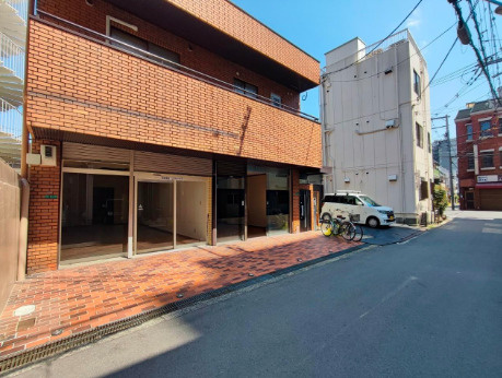 中本1丁目貸店舗事務所の外観|外観もきれいです