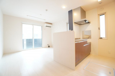 【居間・リビング】 | エスペランサA | ※同物件・反転タイプの写真です。