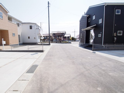 【前面道路含む現地写真】 | Livele Garden.S　仁井田五百川　２号棟