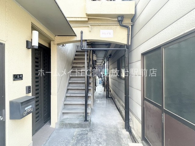 大阪市鶴見区今津中１丁目のアパートのエントランス