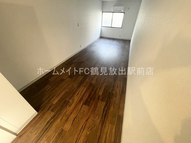 大阪市鶴見区今津中１丁目のアパートの居間・リビング