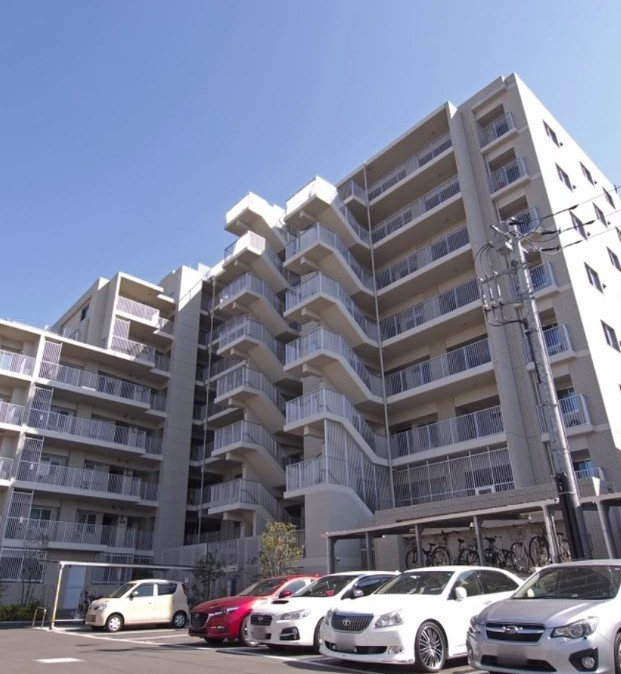 ライオンズ青砥リバーフロントオアシスの外観|マンション敷地内の駐車場　※空き状況等詳細はお問合せください