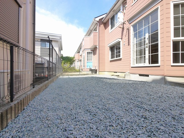 ソレイユ・二階堂　Ａ棟の庭|簡単な家庭菜園も楽しめるお庭です