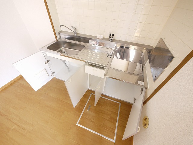 ソレイユ・二階堂　Ａ棟のキッチン|コンパクトなキッチンで掃除もラクラク