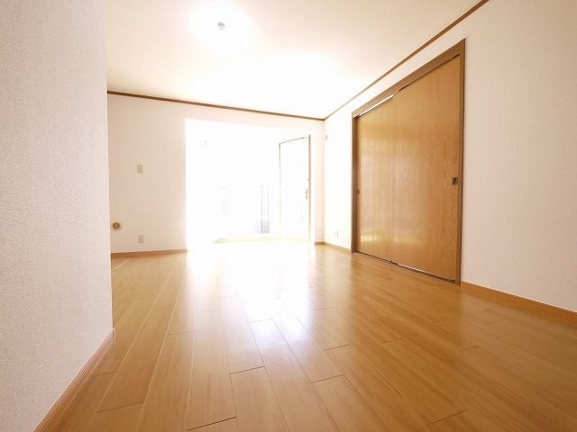 ソレイユ・二階堂　Ａ棟の居間・リビング|ゆったり過ごせる居間です