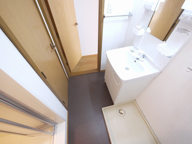 ソレイユ・二階堂　Ａ棟の洗面所|忙しい朝には欠かせない洗面所です