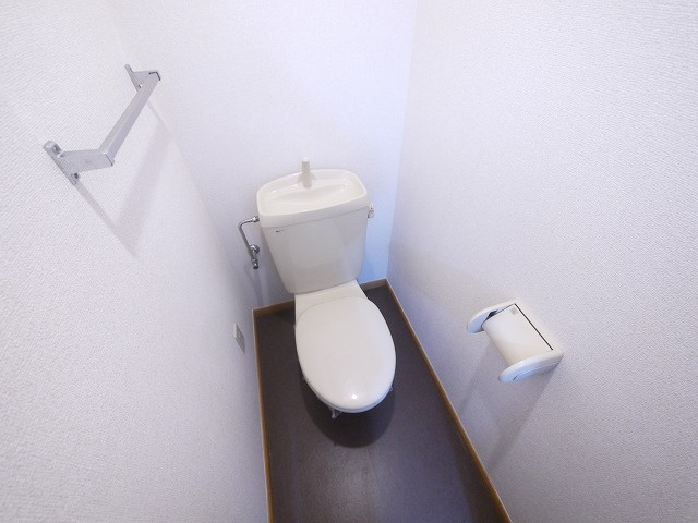 ソレイユ・二階堂　Ａ棟のトイレ|清潔感のあるトイレです