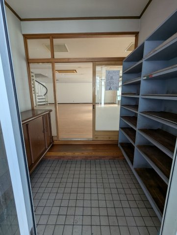 白金町11-4貸土地（古家事務所付）の玄関