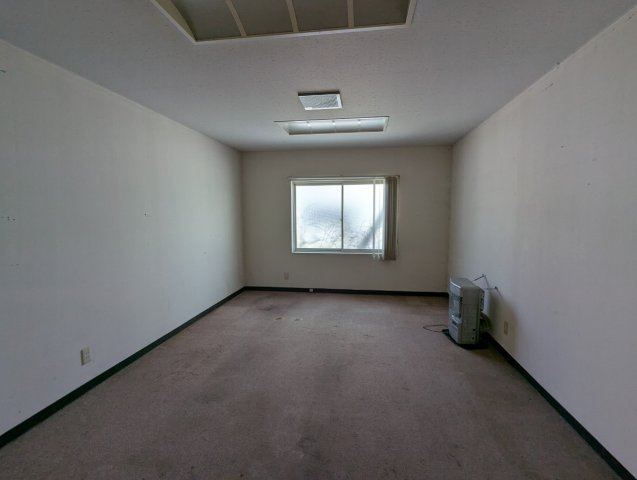 白金町11-4貸土地（古家事務所付）の居間・リビング