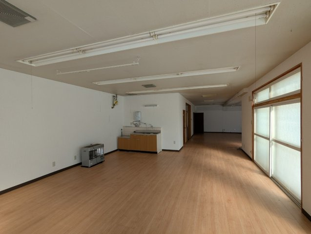 白金町11-4貸土地（古家事務所付）の居間・リビング