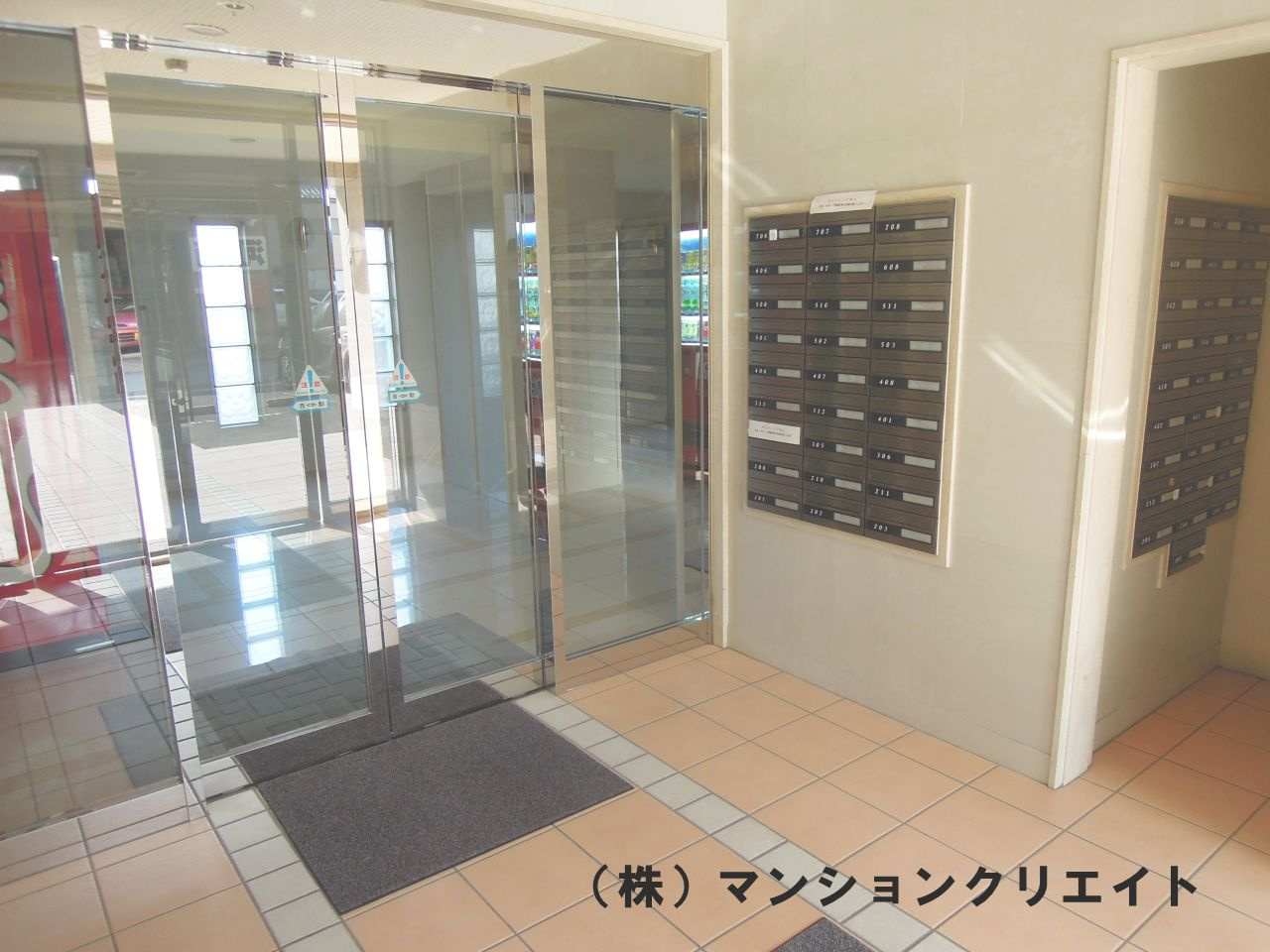 フレリア県立病院前(投資)３階のエントランス|明るく清潔なエントランスです