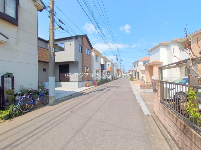 月々9万円台～　新築戸建　川越市砂新田6期の前面道路含む現地写真|前面道路　北東側6.0ｍ公道9.96ｍ接道