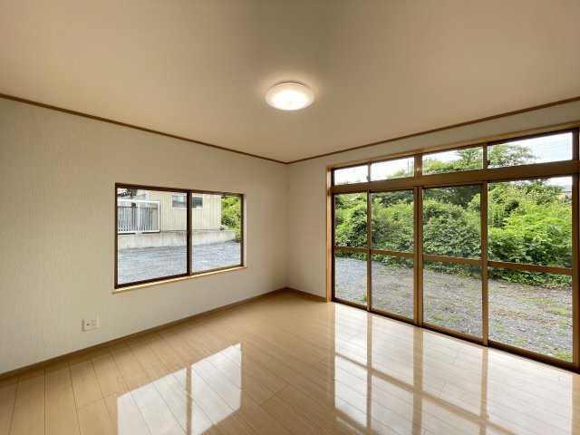 八戸市大字妙字東の洋室