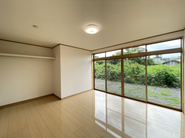 八戸市大字妙字東の洋室