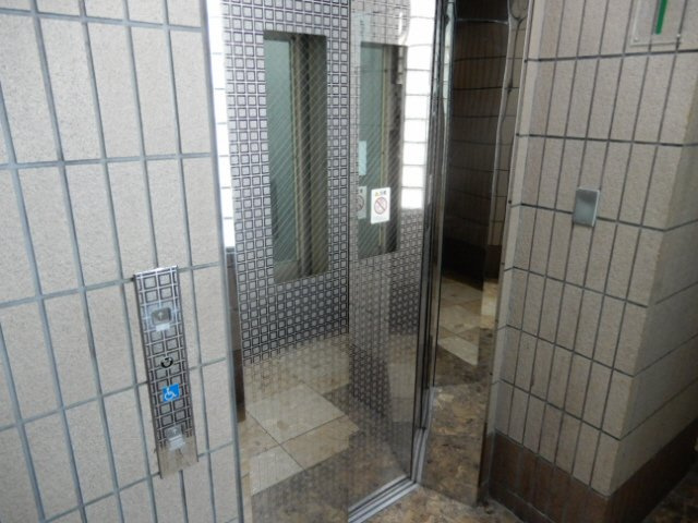 YKハイツ松の内のロビー