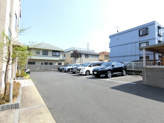 【駐車場】 | いつでも目の届く敷地内に駐車場があります♪お車をお持ちの方におすすめです！