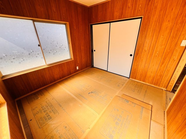 森一戸建の洋室|玄関入って左側のお部屋です。