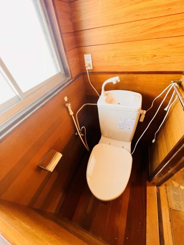 森一戸建のトイレ|落ち着いた色調のトイレです