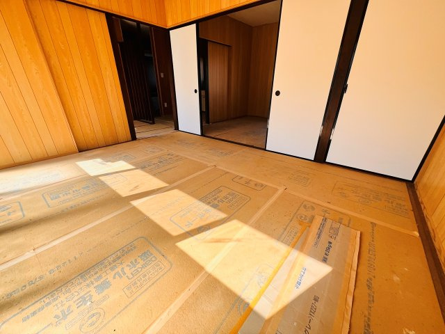 森一戸建の洋室|玄関入って右側のお部屋です。