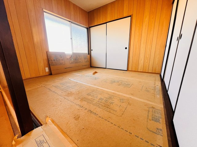 森一戸建の洋室|キッチン隣のお部屋です。