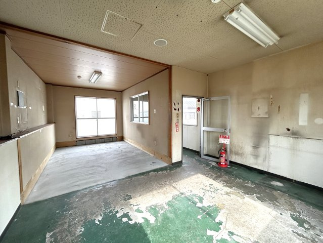 金光貸店舗の内装