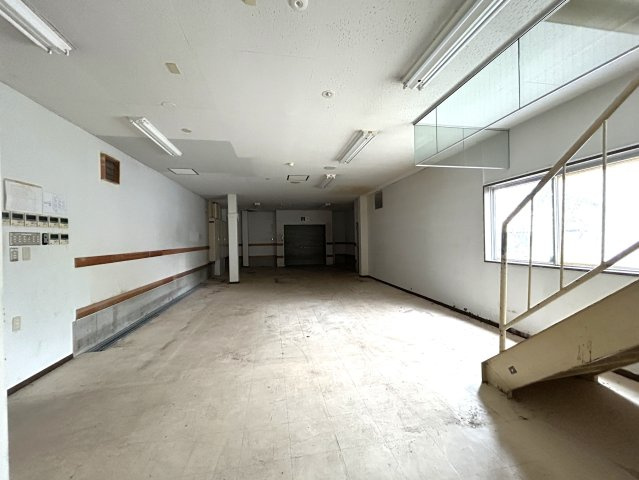 金光貸店舗の内装