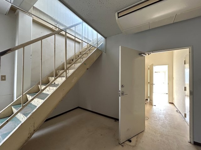 金光貸店舗の内装