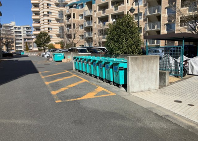 【設備】 | ベルコリーヌ南大沢５－１３－５号棟 | 共有部分は、住民なら誰もが使える設備のこと。例えば駐車場やエレベーター、インターネット設備、セキュリティ設備などがあります。他にも、マンションの廊下・外部階段やエントランス・ゴミ置き場などがあります。