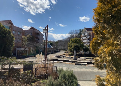 【展望】 | ベルコリーヌ南大沢５－１３－５号棟 | 眺望の良さを楽しめるダイニングキッチンで家族団らんの時間を過ごしてはいかがでしょうか。バルコニーから見える景色を家族で眺める時間は、時間が経つのを忘れてしまいそうですね。是非、現地を見に行きましょう！