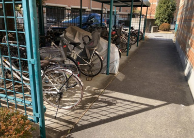 【駐車場】 | ベルコリーヌ南大沢５－１３－５号棟 | 車一台あたりに必要なスペースは、標準サイズの普通自動車で横幅2m50cm、長さ5mは必要になります。ただし、乗降のことも考慮して横幅3m30cm、長さ5m50cmほどは確保できるところを選びましょう。