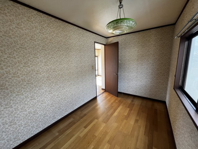 天満台東三丁目の洋室