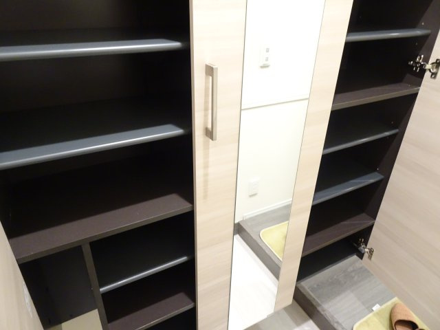 D-room林町7丁目の玄関