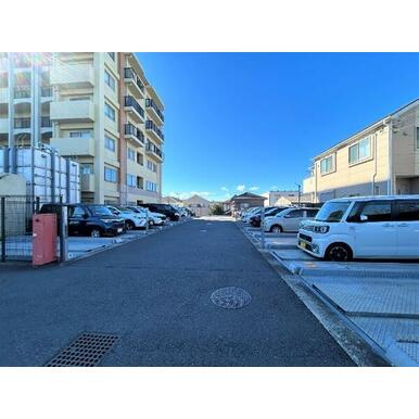 【駐車場】 | クオス湘南台 | 駐車場があるので、車を買う予定の方も安心です