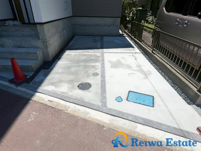 新築戸建　高座郡寒川町中瀬の駐車場