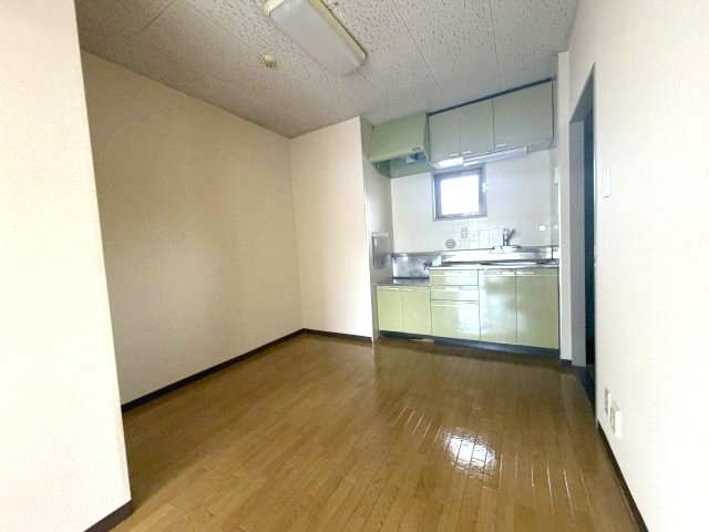 ジュネパレス旭が丘の居間・リビング|キッチンでお料理をお楽しみください