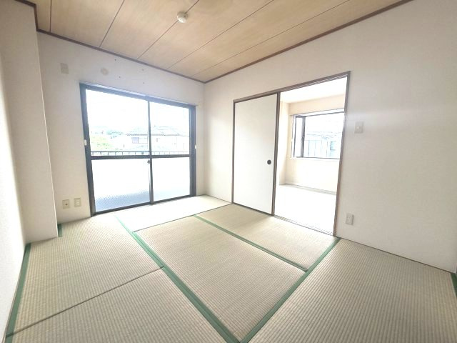 ジュネパレス旭が丘の和室|日本らしい落ち着いた雰囲気の和室です