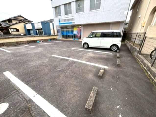 岡崎市百々町　清水ビルの駐車場