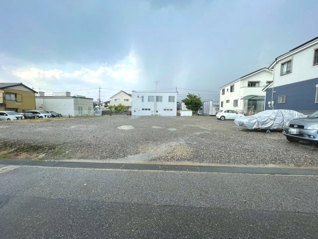 岡崎市百々町　清水ビルの駐車場