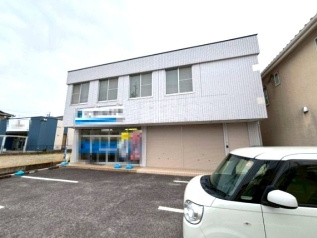 岡崎市百々町　清水ビルの駐車場
