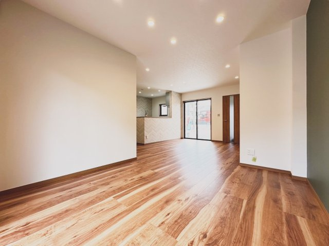 京都市西京区山田南山田町　未入居物件の居間・リビング