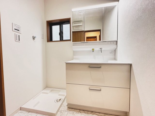 京都市西京区山田南山田町　未入居物件の独立洗面台